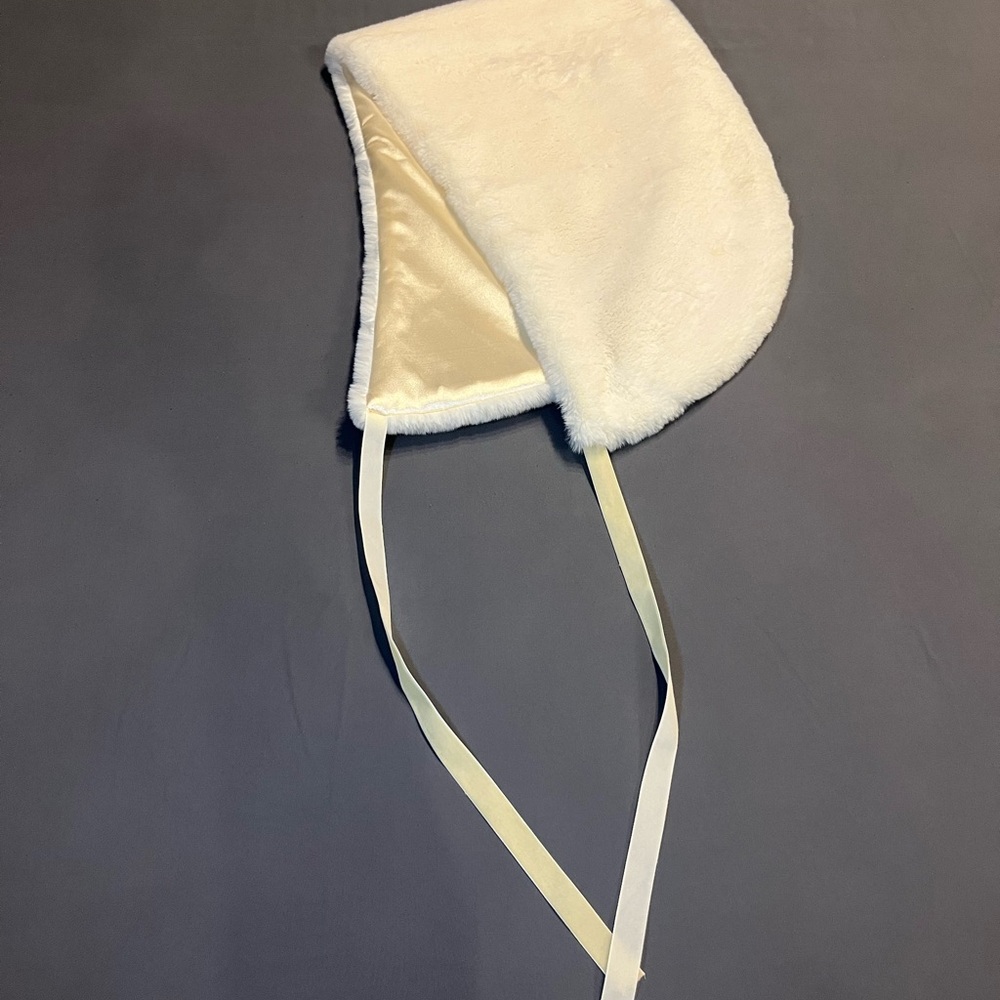 🤍 Ivory Faux Fur Wrap / Shawl with Satin Lining
